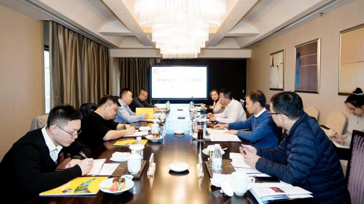 新疆Z6尊龙凯时集团总经理王宏江来访交流