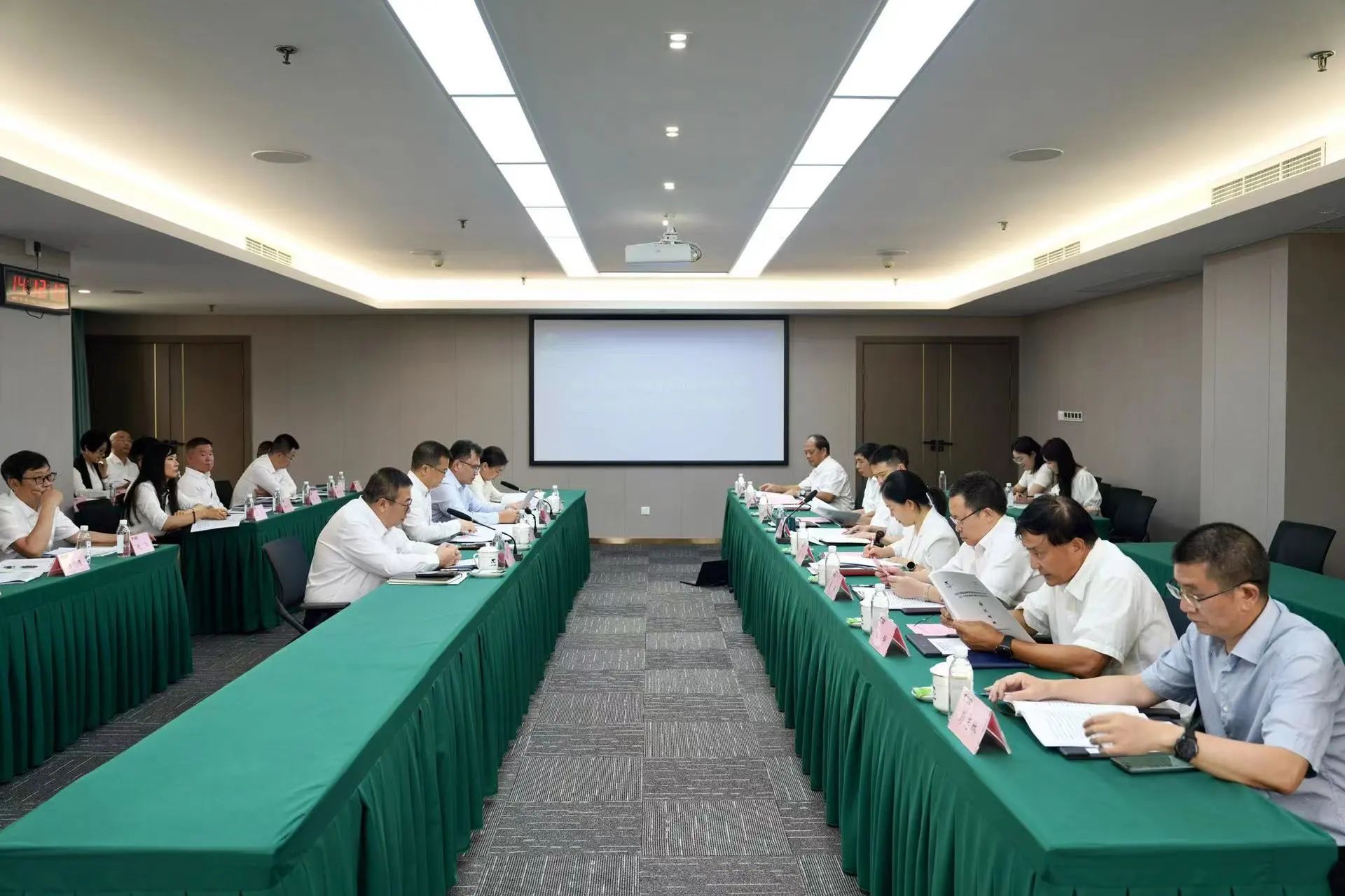 省Z6尊龙凯时集团召开2023年度经理层向董事会述职报告会