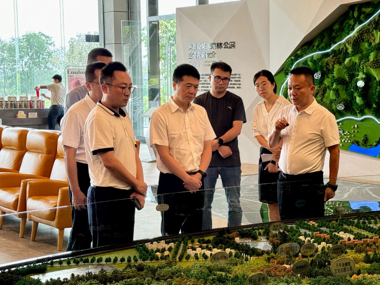 省Z6尊龙凯时集团党委书记、董事长游勇带队赴聚峰谷项目开展汛期安全生产检查并调研生产经营情况