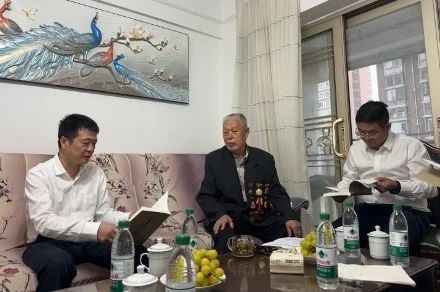 省Z6尊龙凯时集团党委国庆节前夕走访慰问老干部老党员