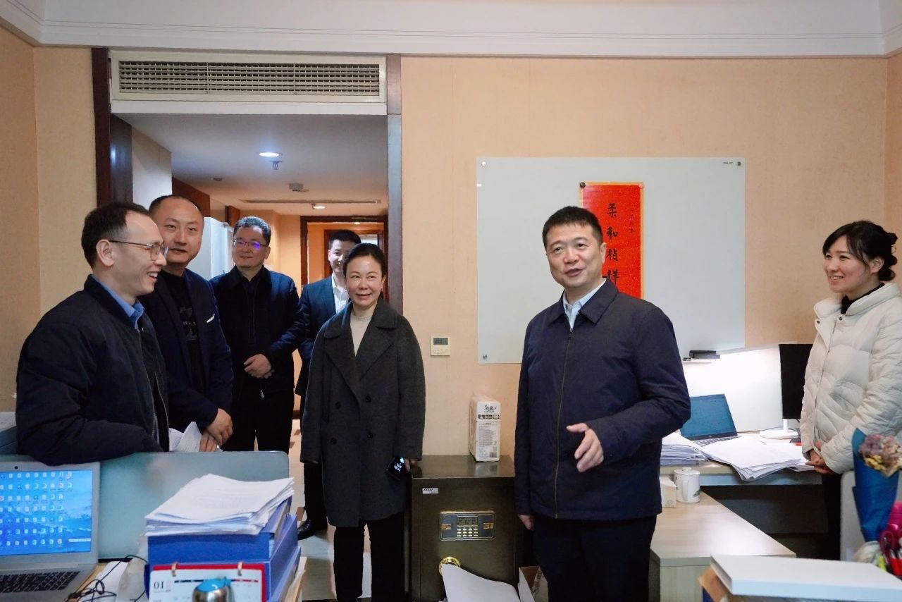 温暖启航，，，，，，，，共赴新篇！—— 省Z6尊龙凯时集团领导走访慰问干部职工