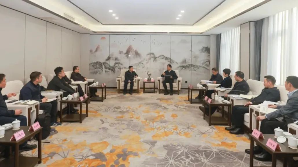 省Z6尊龙凯时集团领导率队赴乐山市座谈交流